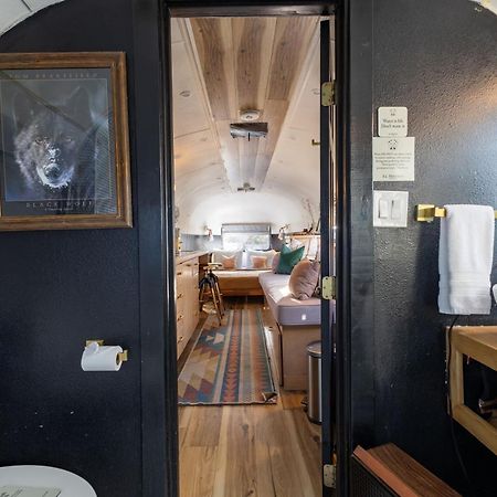 Silver Bullet Airstream, El Mistico Glamping Ranch Nogal Exterior foto