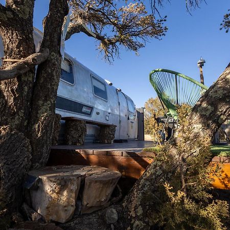 Silver Bullet Airstream, El Mistico Glamping Ranch Nogal Exterior foto