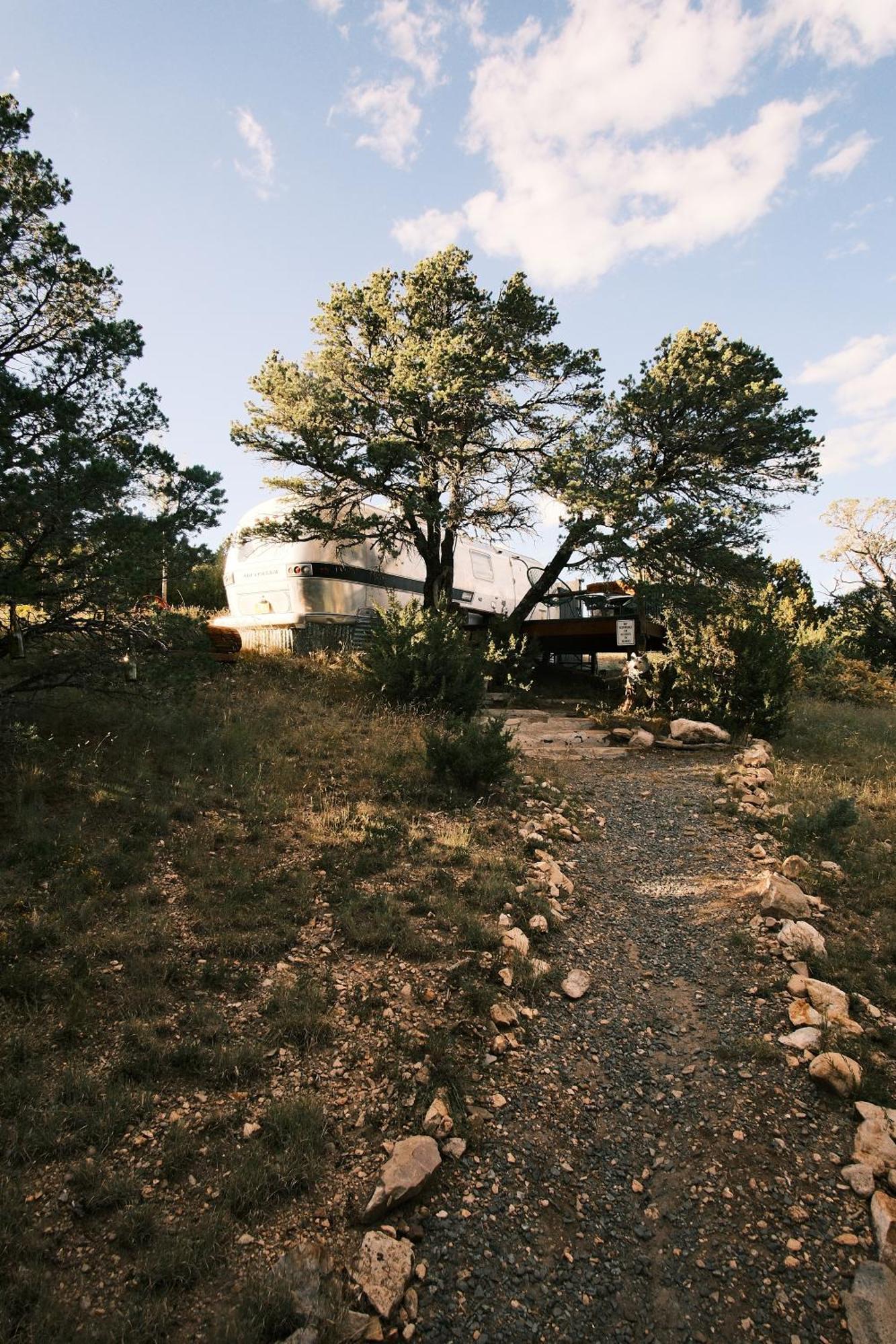 Silver Bullet Airstream, El Mistico Glamping Ranch Nogal Exterior foto