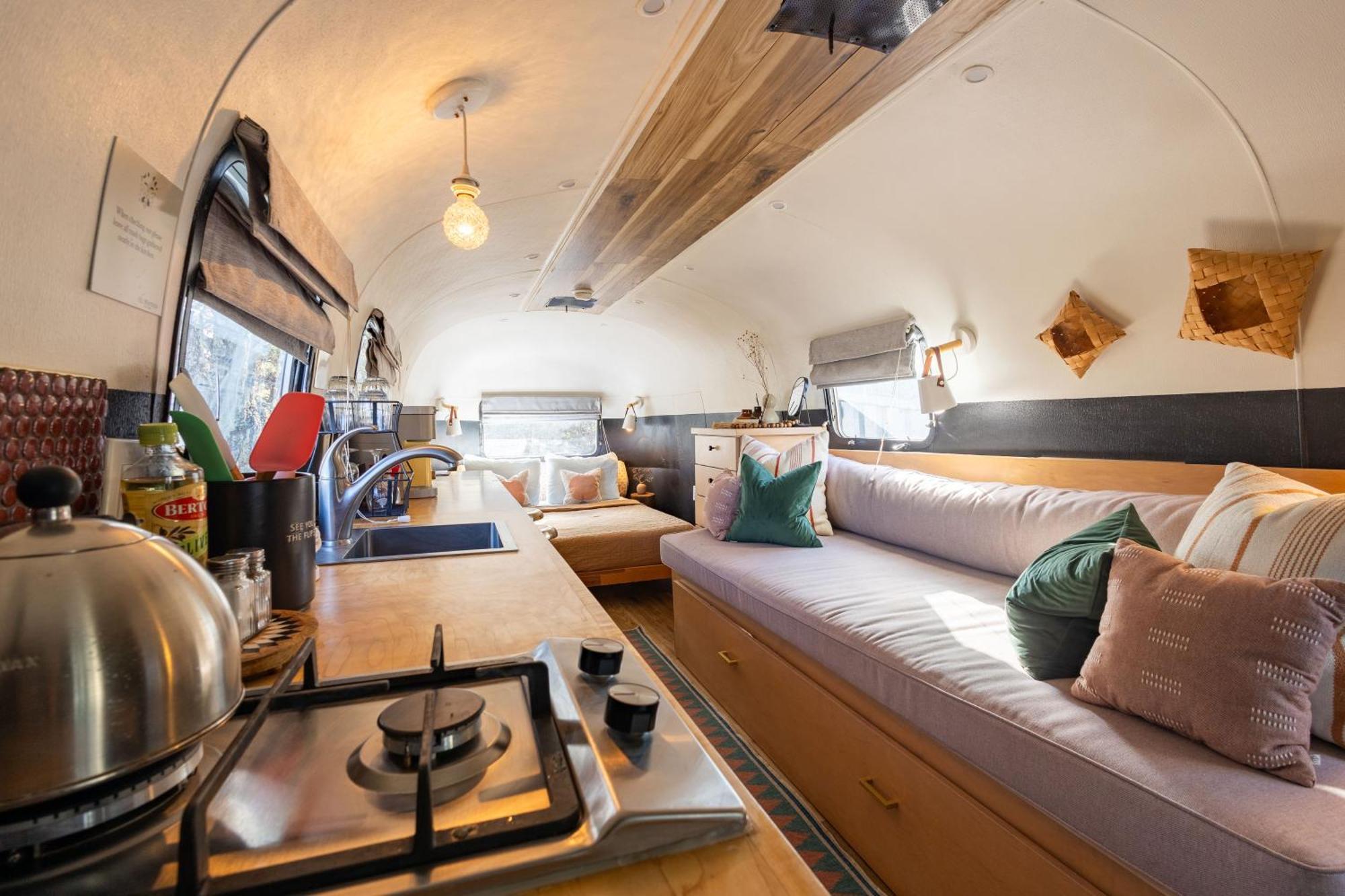 Silver Bullet Airstream, El Mistico Glamping Ranch Nogal Exterior foto